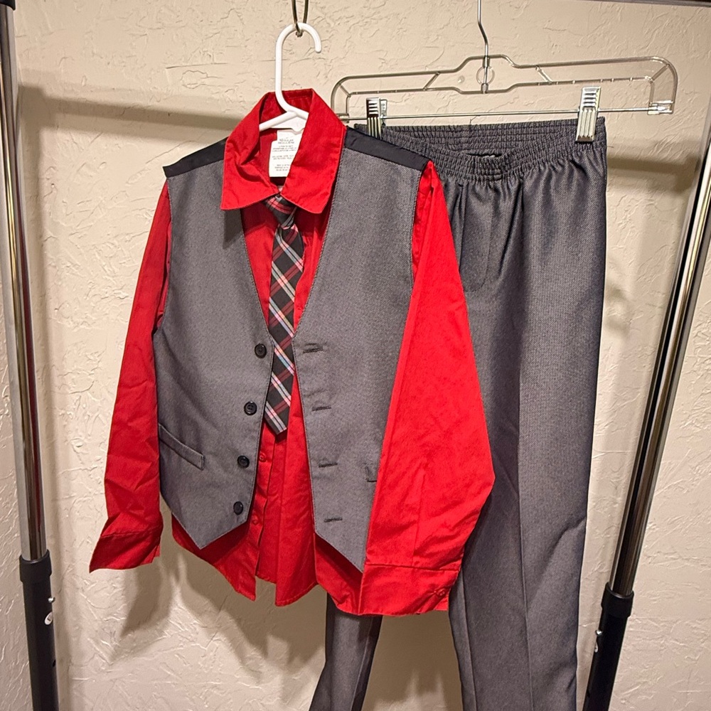 Van Heusen Black Gray Vest & Dress Pants w/ Red Burgundy Shirt & Tie Boys 8